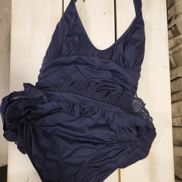 Swimsuit - Picture 6 of 7